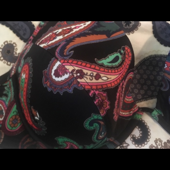 NWOT Victoria Secret Swim Top with underwire - Picture 2 of 5